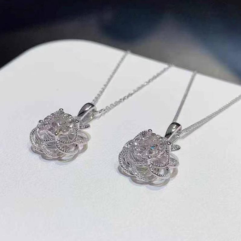 Ladies' Floral Pendant Necklace, Round Synthetic Zircon Main Stone, Exquisite Layered Jewelry, Elegant Collarbone Chain for Daily Wear, Birthday Gift