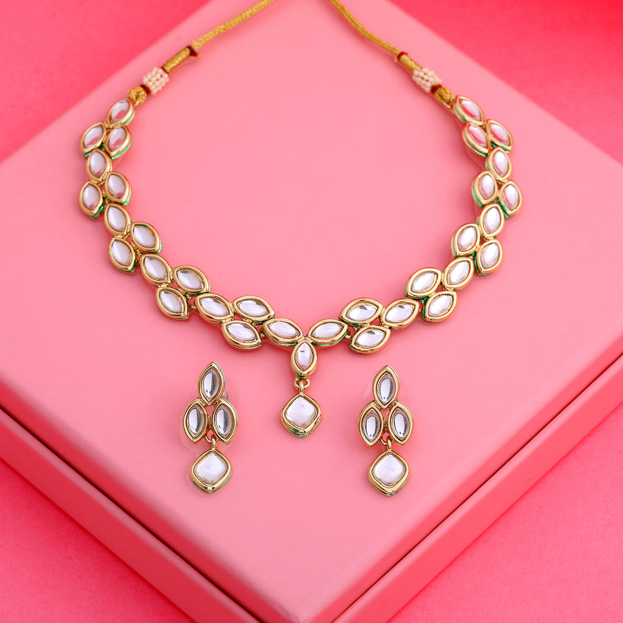 Традиционное золотое колье Kundan со сверкающими листьями