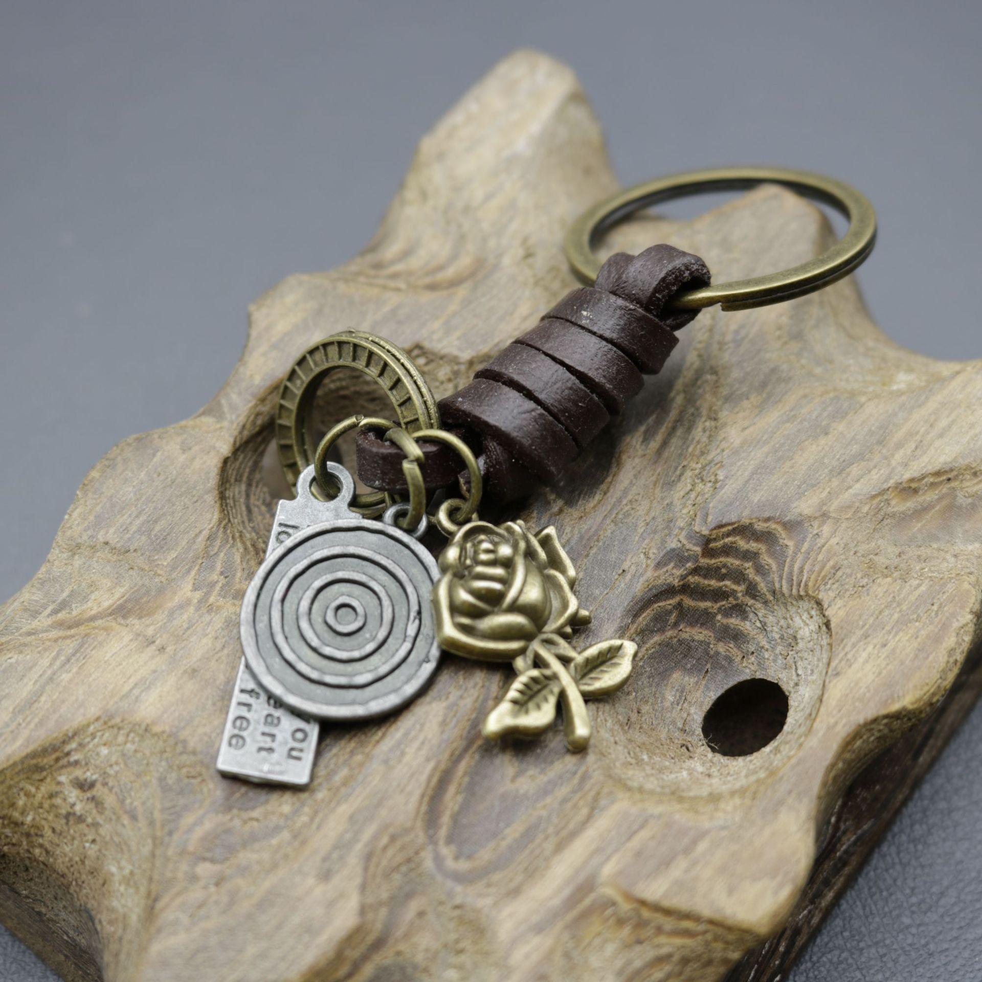 Men s Retro Rose Woven Leather Keyring