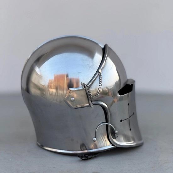Leštěná ocelová přilba Barbuta Středověký rytíř LARP Cosplay, Kostýmový veletrh