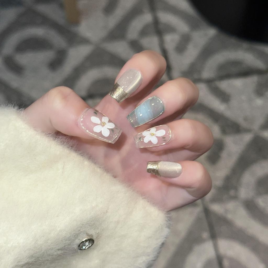 Wearing Armor Handmade High-end Green Cat Eye Magic Mirror French Atmosphere Hand-painted Three-dimensional Flower Fake Nail Patch Removable