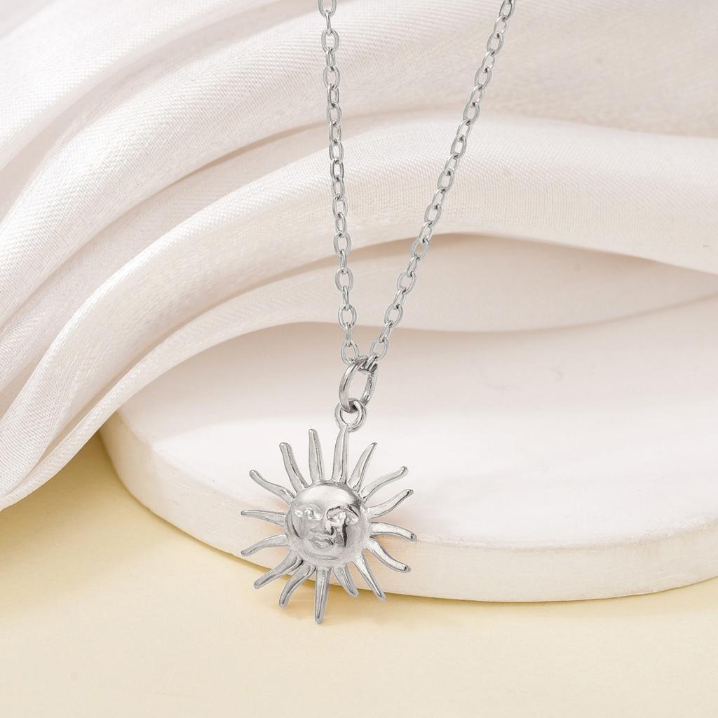 Stainless Steel Gold Color Sun Pendant Necklace Waterproof Clavicle Chain Fashion Jewelry Gift for Woman