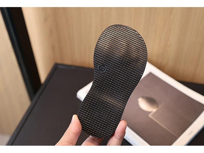 2025 Autumn Girls' Fashion: Versatile Pearl-Adorned Mid-Calf Leather Princess Boots