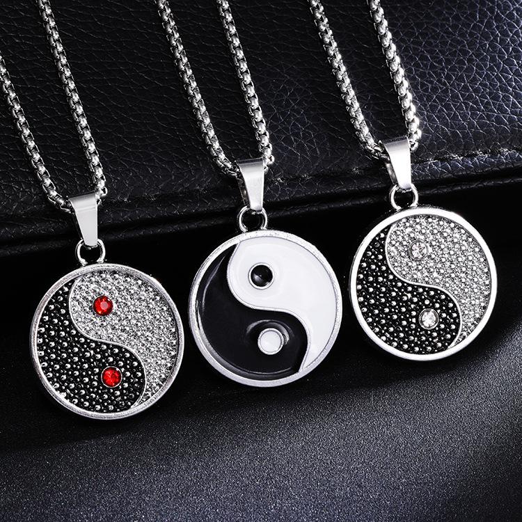 Collana con Ciondolo Yin Yang in Diamante Retrò Europeo e Americano - Catena per Maglione Tai Chi Personalizzata, Accessorio alla Moda in Acciaio Inossidabile