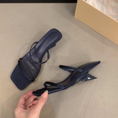Moda Feminina Sandálias de Salto Baixo Aberto Elegante Chinelos de Designer da Moda Novo Verão 2024 Sapatos de Praia com Bico Quadrado Sandálias de Festa Sexy