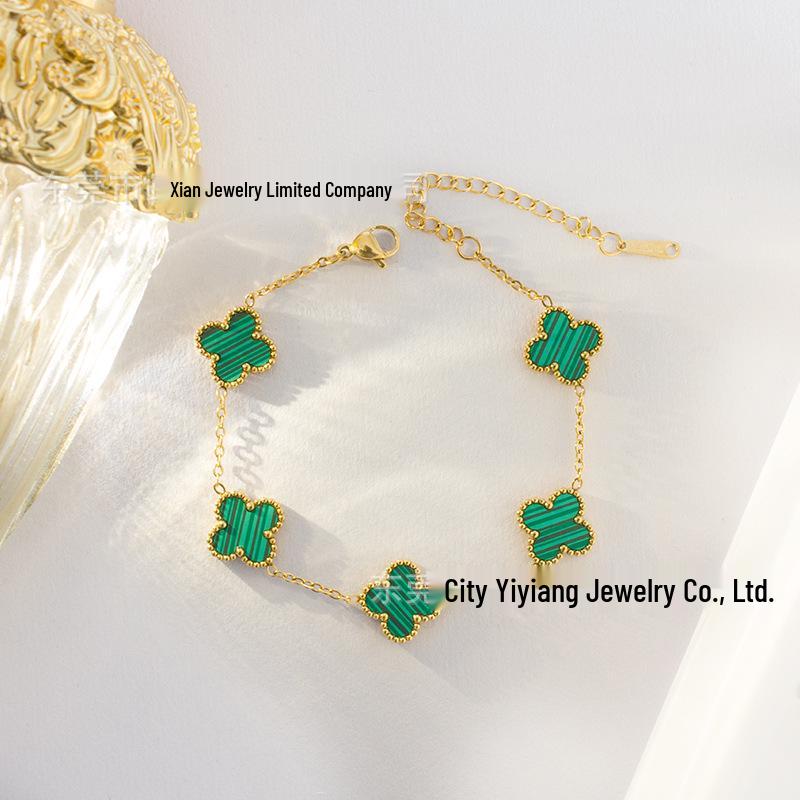 Náramek čtyřlístek, oboustranný šperk na ruku, titanová ocel tónovaná 18K zlatem, dlouhotrvající barva, všestranný šperk.