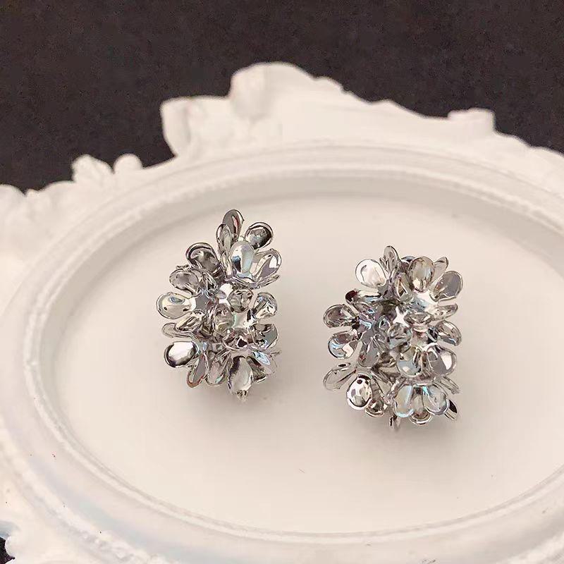 French Vintage Metal Flower Hoop Earrings - Unique Design for Autumn/Winter