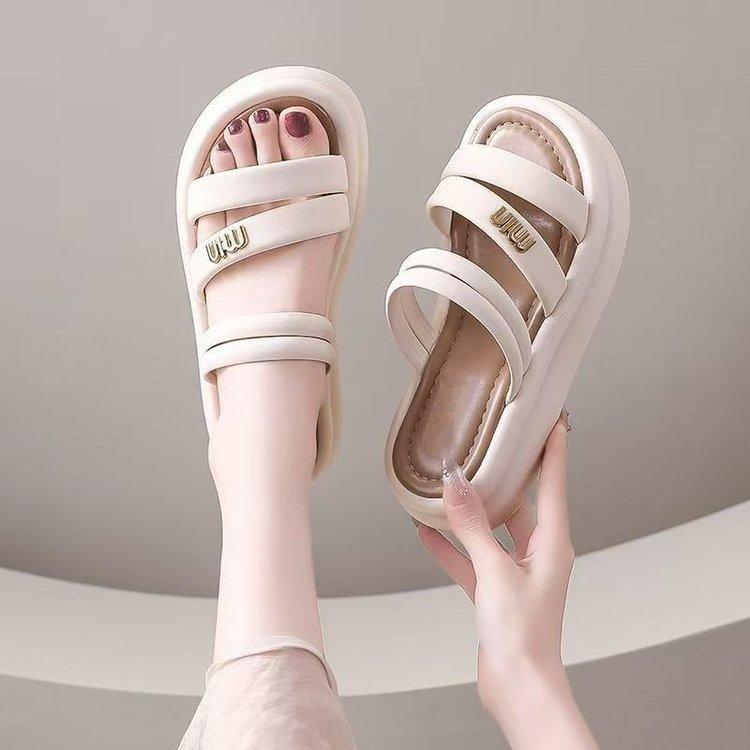 

Two wearing fairy wind cool slippers female summer wear 2025 new temperament versatile seaside beach sandals with skirt 40