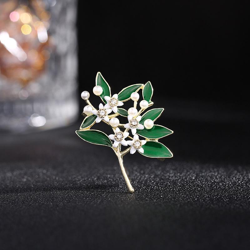 Gardenia Brooch Female Literary Temperament Brooch Anti-Light Clothing Fixed Pin Buckle Suit Shirt Accessories Collar Pin