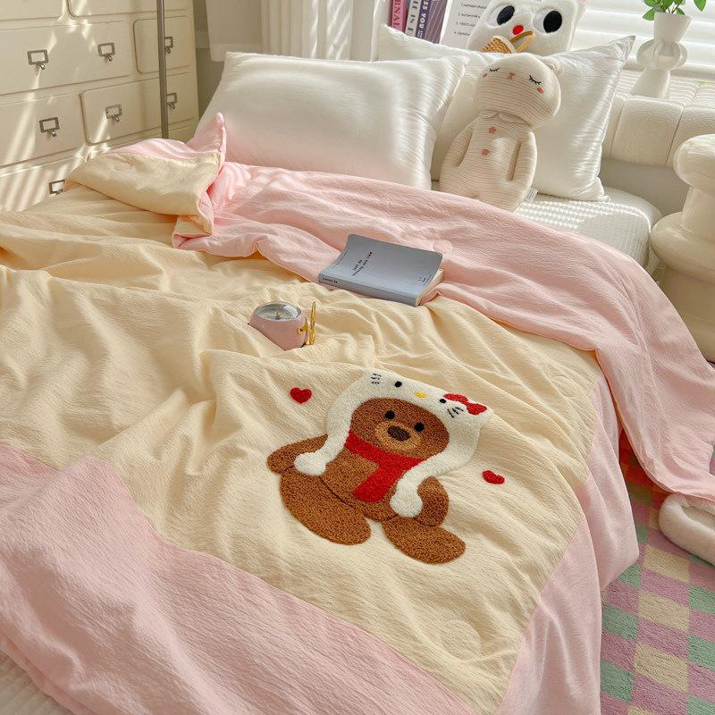 Hello Kitty 2026 Summer Quilt Set: New Style, Air Conditioning Compatible, Machine Washable, Single Student Four-Piece.