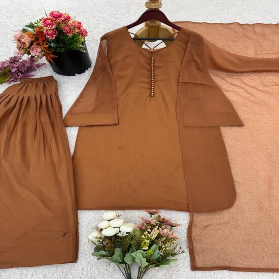 

Зручна курті кафтанного стилю з патіалою та дупаттою - Іржавий та Рожевий M іржі коричневого кольору