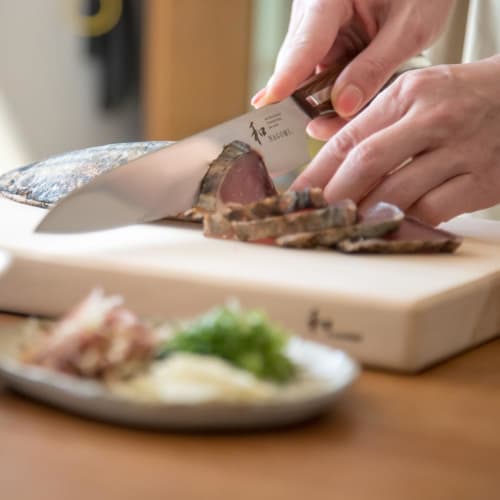 Knife Set of 5 (Gyuto, Santoku, Bread Cutter, Petty Parlor) + Knife Stand [Japanese NAGOMI] "Mitsubishi Hamono, Founded In 1896" All-purpose Knife Set