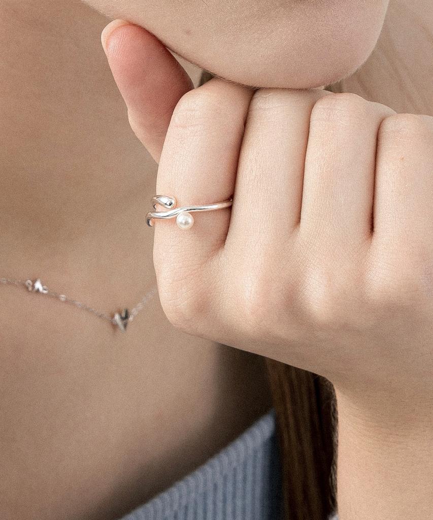 Lilykori 925 Silver Flow Pearl Ring