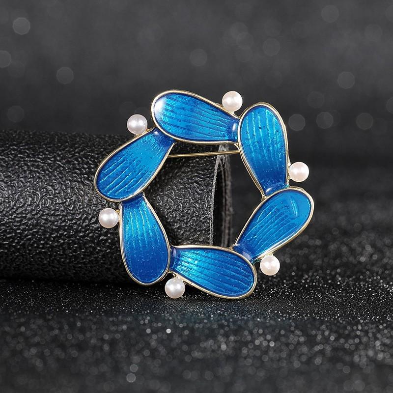 Elegant Pearl Tulip Brooch - Simple and Sophisticated Clothing Accessory