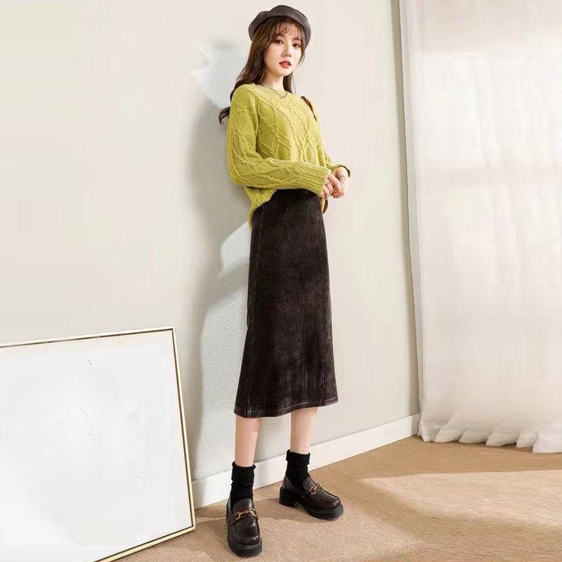 Stunning and Chic High-Waisted Velvet Skirt for Women, Autumn and Winter Straight-Style Skirt