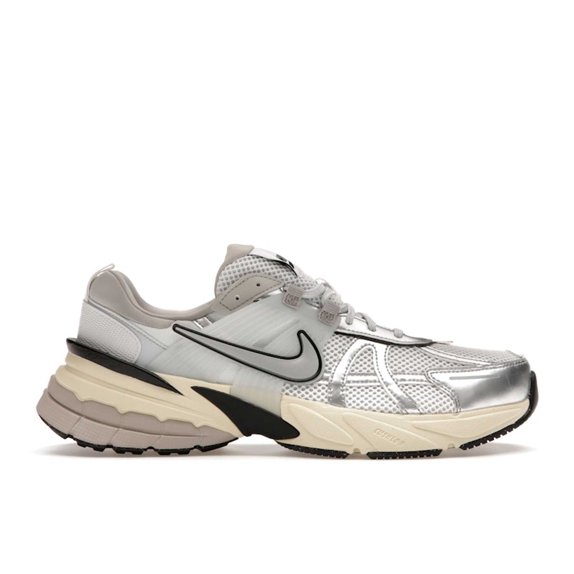 Nike V2K Run Bianco Summit Scarpe da Ginnastica da Donna Platino Puro Minerale di Ferro Chiaro Argento Metallizzato FD0736-100 35.5