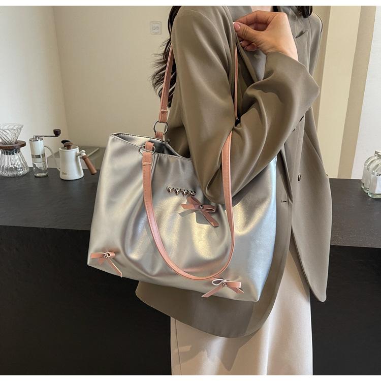 Ballett-Stil Kunstleder-Umhängetasche, Damen-Chic Handtasche mit Schleife und Magnetverschluss