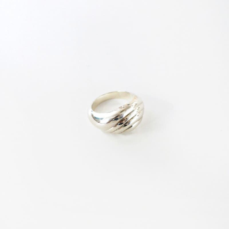 STUDIO LEIGH SHELINE RING