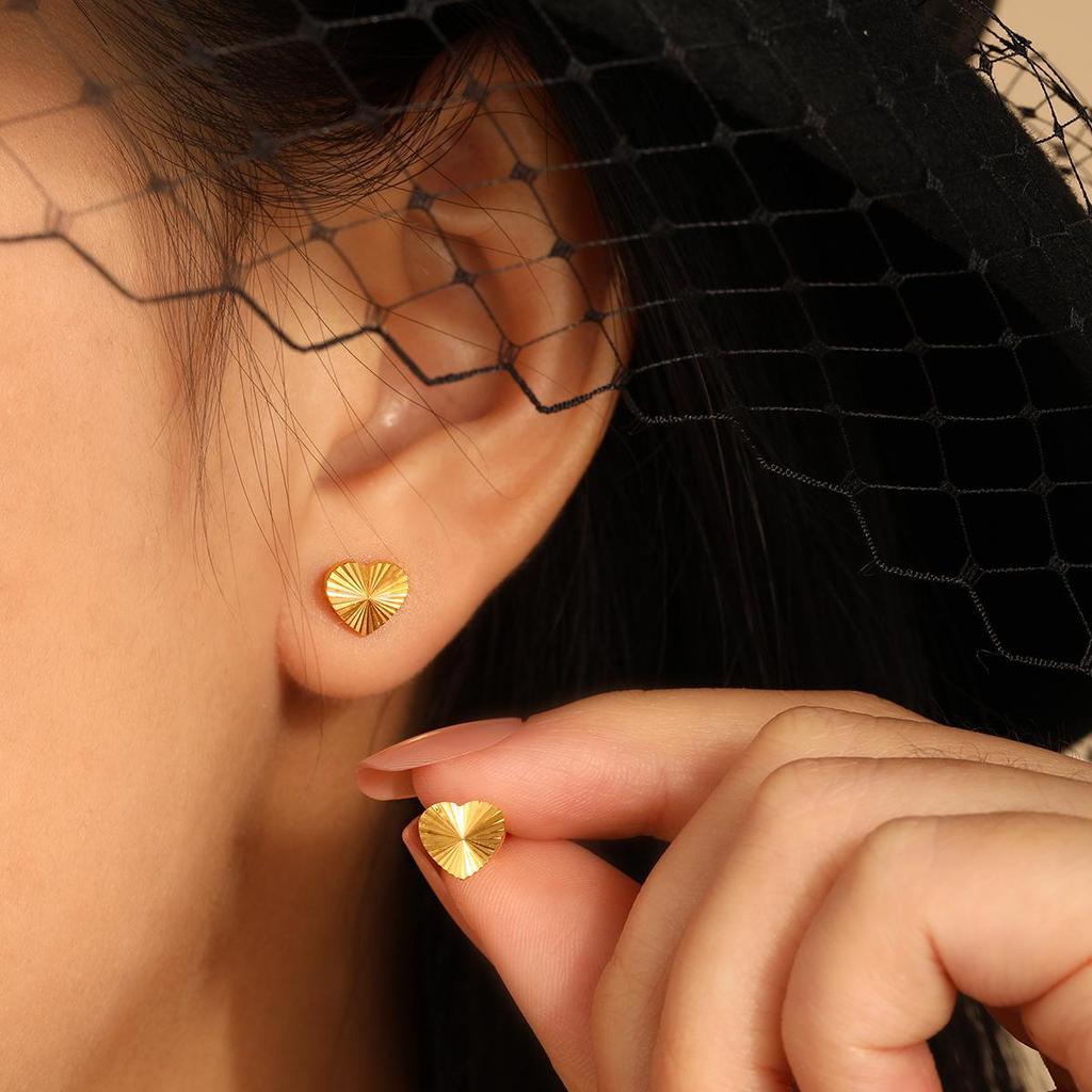 Japanese Korean Light Luxury Titanium Steel Heart Cartilage Earring - Stylish, Versatile, and Sweet Design