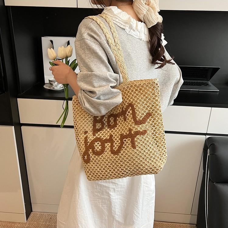 Versatile Straw Woven Bag Women's Leisure Travel Beach Bag Fringed Handwoven Bag Summer Tote Handbag
