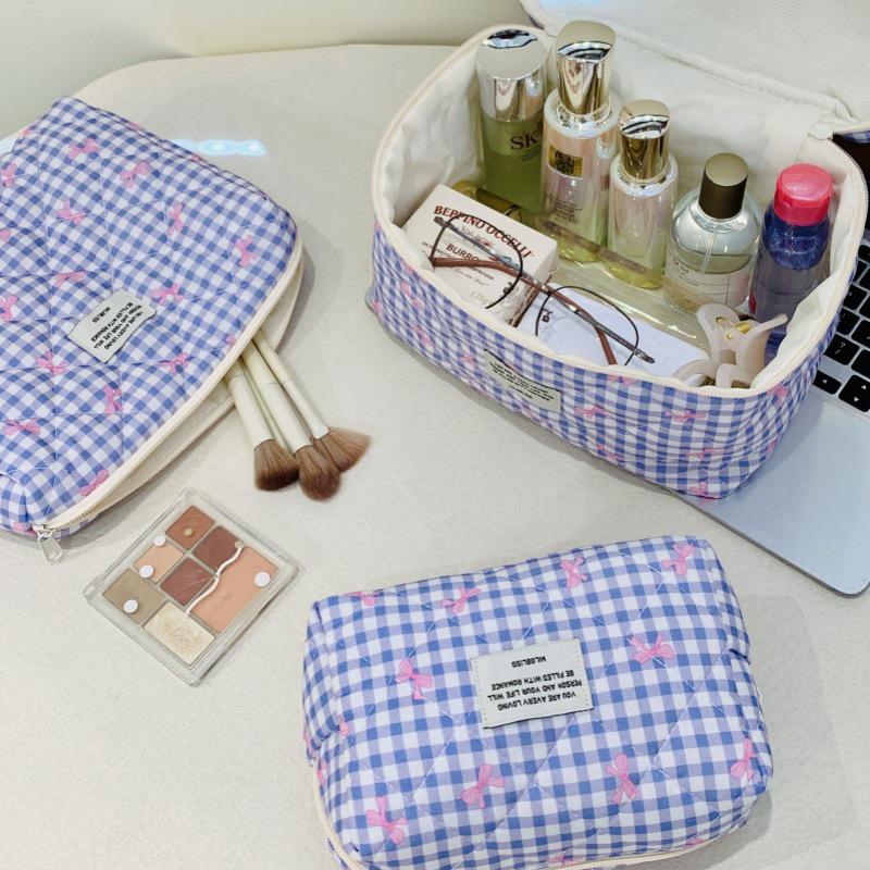 Large Capacity Plaid Quilted Cosmetic Bag with Bowknot - High-End, Stylish, Portable Storage Solution