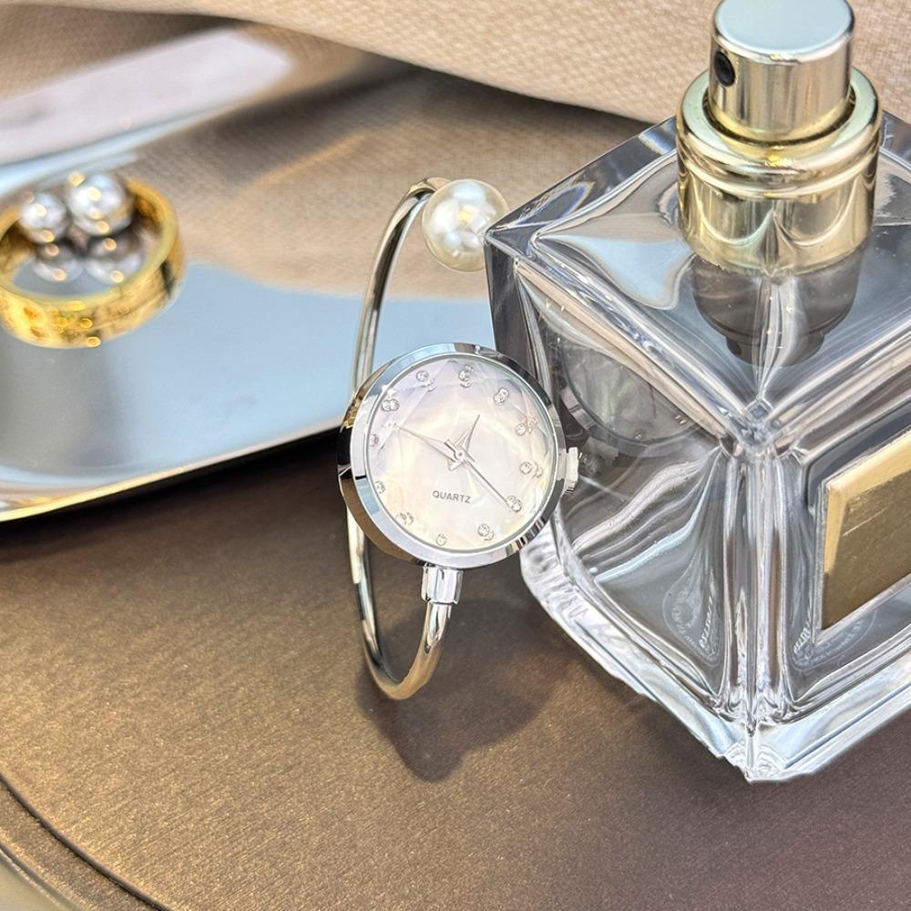 

Alloy Ladies Quartz Wristwatch Vintage Small Dial Watch Elegant Bracelet Watch Women s Silver Fritillary