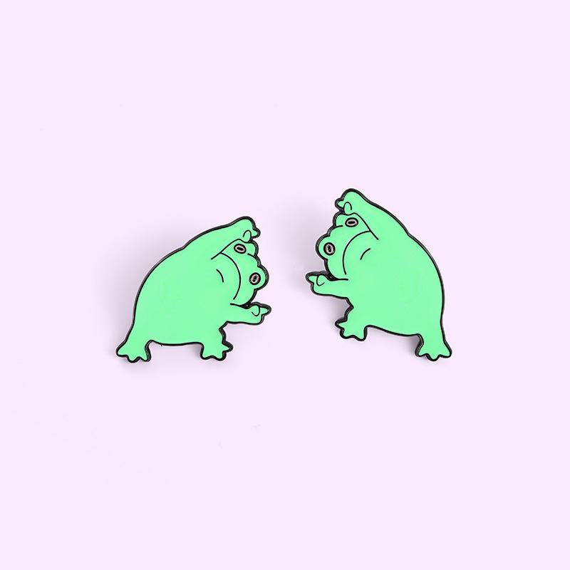 Cute Charming Frog Shaped Enamel Badge Unique Alloy Brooch For Accessories Fashionable