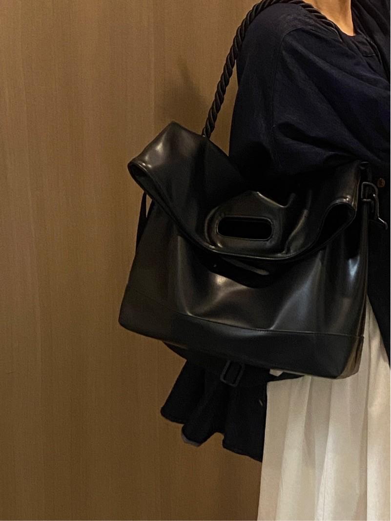 

Весна 2025 Высококачественная мягкая ПУ женская сумка-тоут большой вместимости: Простая, Для поездок на работу, Для студентов, Одноплечевая сумка коричневый