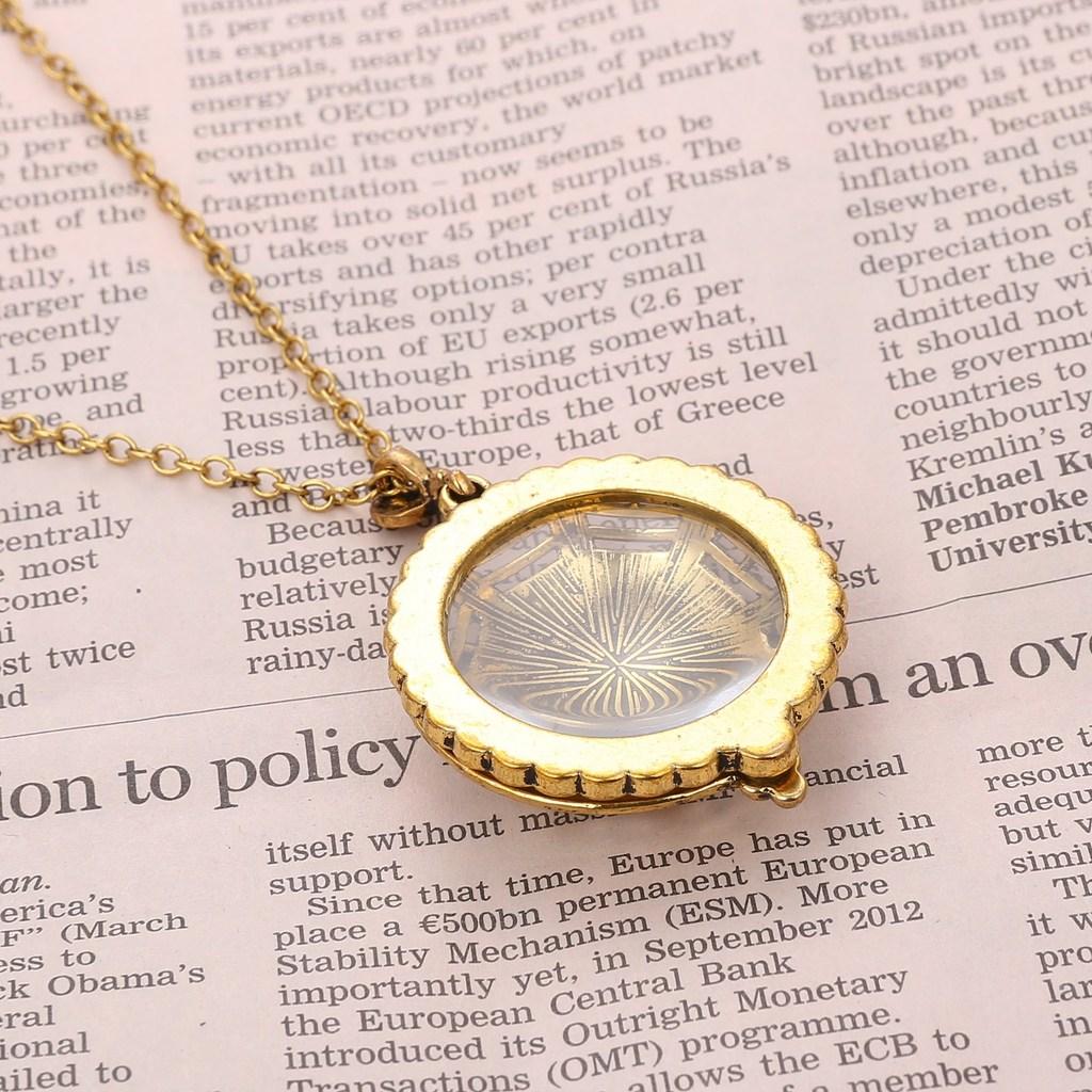 Vintage Magnifying Tree Pendant Necklace With Alloy Material For Stylish Women And Men