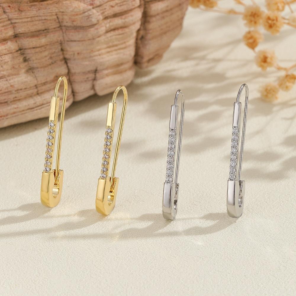Creative, exquisite, compact paper clip earrings for girls, simple and versatile, high-end and elegant earrings