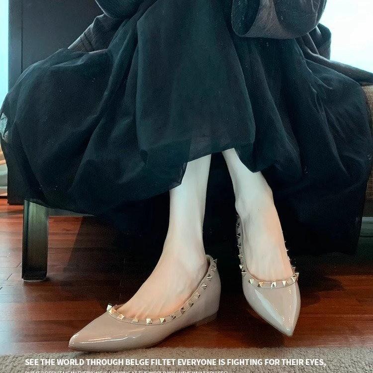 

New spring and autumn rivet pointed flat shoes women s shallow mouth inner height increase single shoes versatile commuter women s shoes 40 тілесний