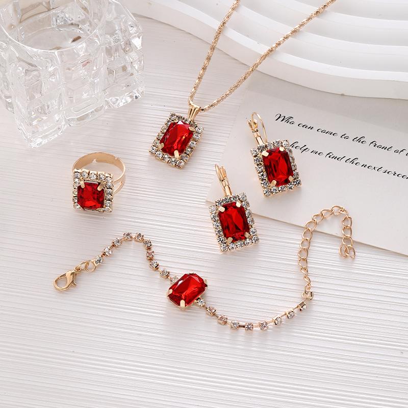 

4pcs Set Luxury Charm Micro-inlay Rhinestones Square Crystal Necklace Ring Bracelet Earrings Set for Women Bride Wedding Zircon красный