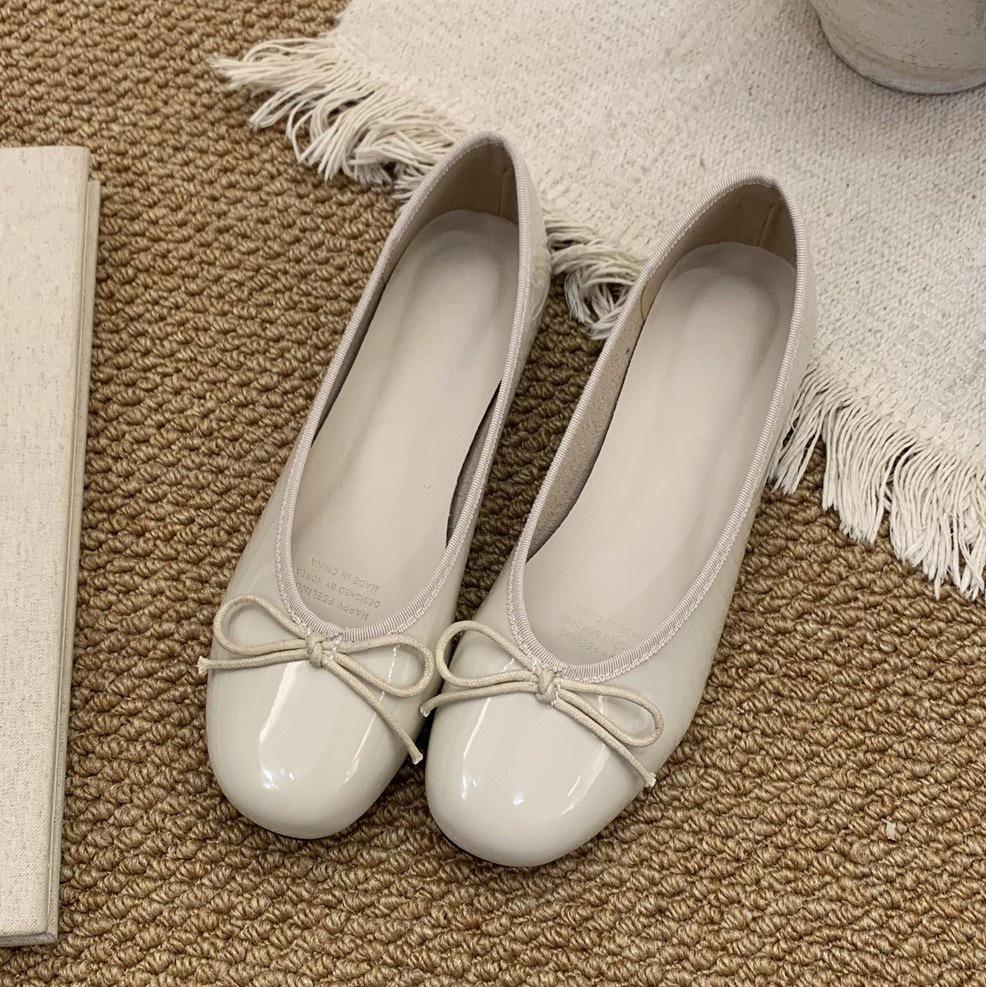 Patent leather flat bottom red round head shallow mouth spring and autumn new French fairy evening breeze gentle pedal lazy bean shoes