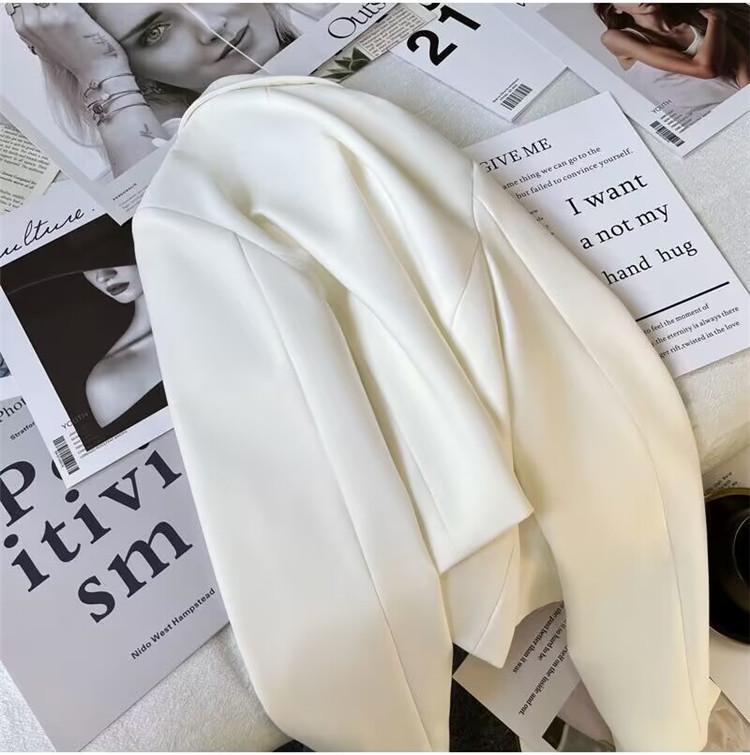 Women's Slim Fit Double-Breasted White Blazer, High-Waisted, Long-Sleeved, Short Suit for Spring/Autumn 2024, Petite Temperament.