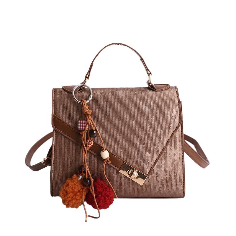 

Fashion personalized stone pattern retro casual simple lock seasonal solid color commuting shoulder crossbody portable small square bag No pendant model коричневый