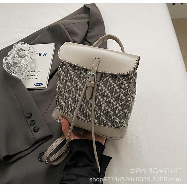 

Women s Handbag 2025 New Trendy Commuter Large Capacity Backpack Retro Shoulder Crossbody Travel Bag хаки