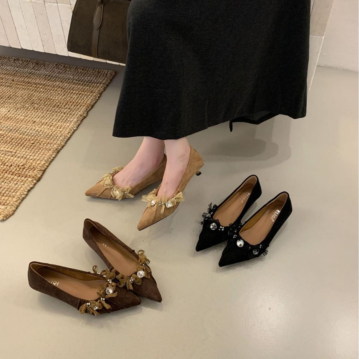

2025 autumn and winter new pointed beaded shallow bow suede pleated work commuter women s thin high single shoes 39 кофейный