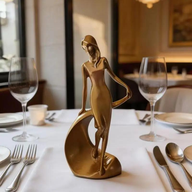 Creative Gilded Girl Resin Sculpture, Light Luxury Nordic Modern Abstract Statue, Living Room Entryway Home Decor Art Ornament
