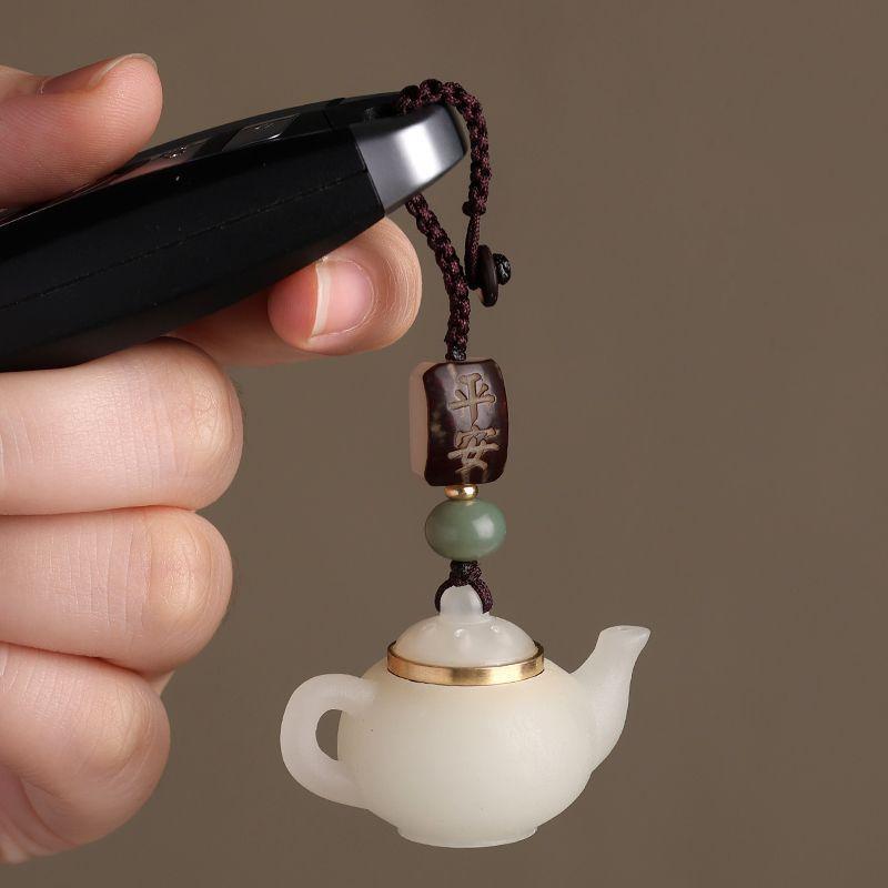 Ljusgenomsläppande Öppenarbetad Snidad Kinesisk Stil Tekanna För Att Öppna Påse Bil Nyckelring Hänge Väskhänge Funktion Bilhängande