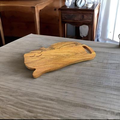 Funny Cat Shaped Wood Cutting Board for Kitchen with Handle, 8"L X 15.25"W Decorative Funny Cat Charcuterie Serving Board, Cheese Serving Board