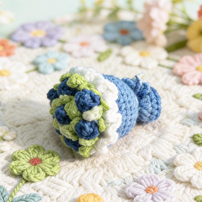 Wool Crochet Rose Keychain Pendant - Handmade Bouquet-Inspired Design