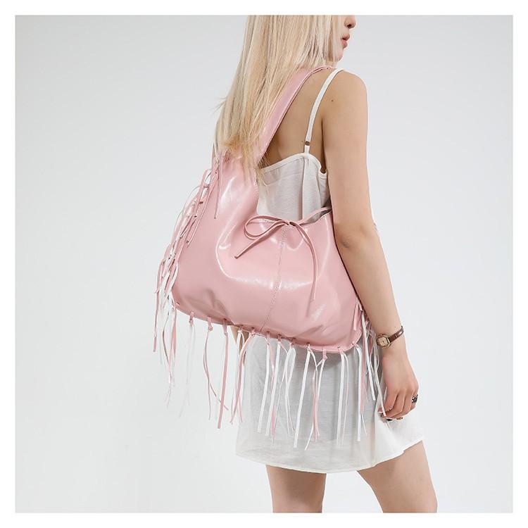 Retro bag women's large-capacity new autumn and winter niche shoulder underarm bag fringed tote bag