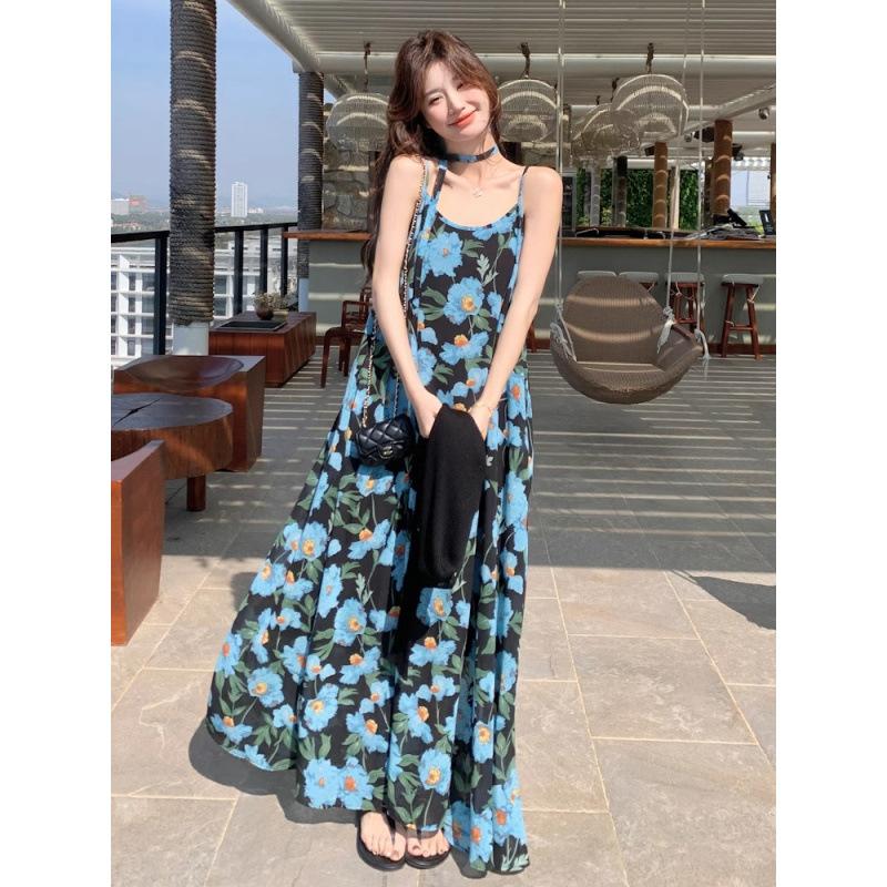 The new seaside vacation dress has a high sense of texture, blue color, sleeveless suspender dress, female summer.