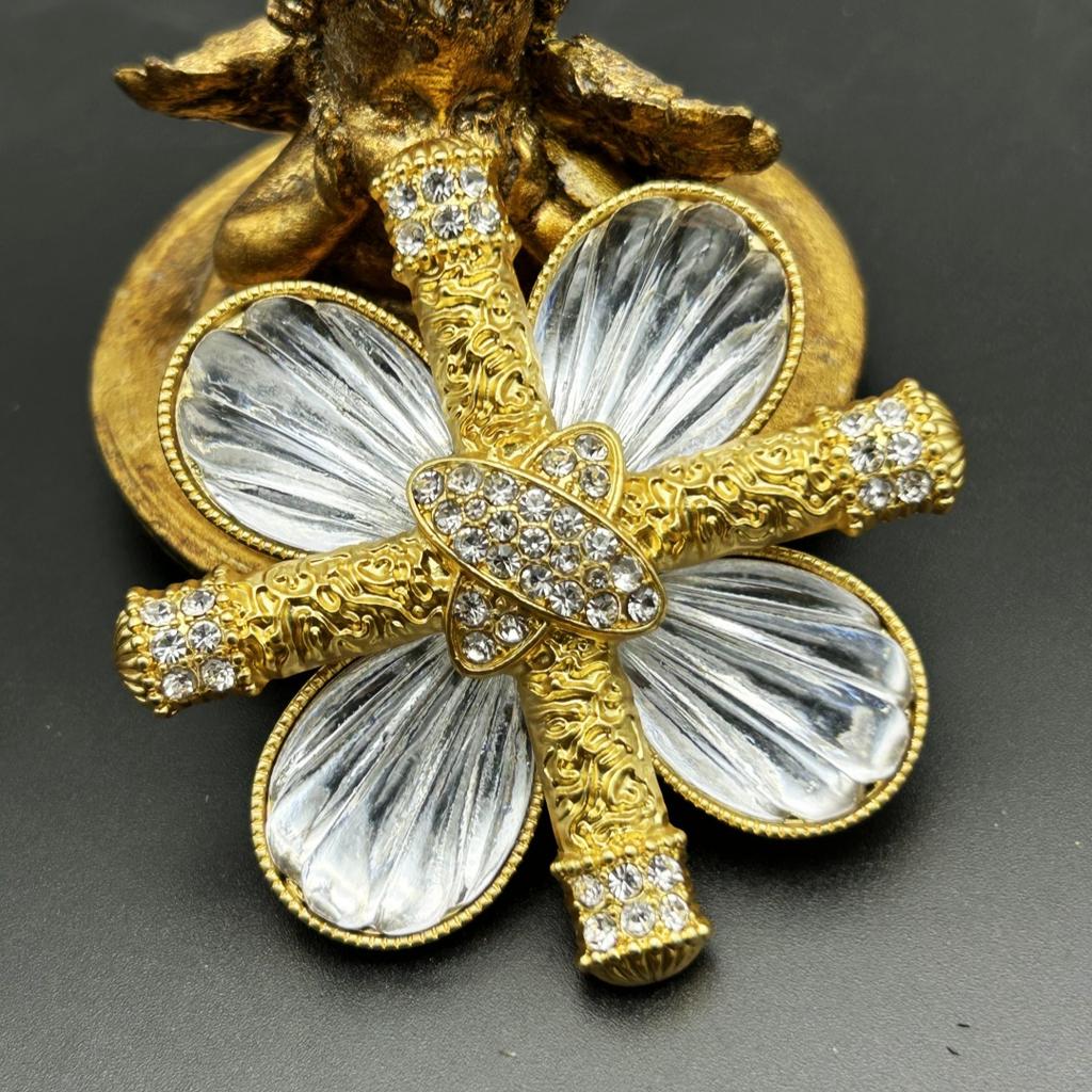 Baroque Style Women Men Fashion Vintage Crystal Cross Brooches Badges Unisex Exquisite Rhinestone Middle Design Pin Accessories