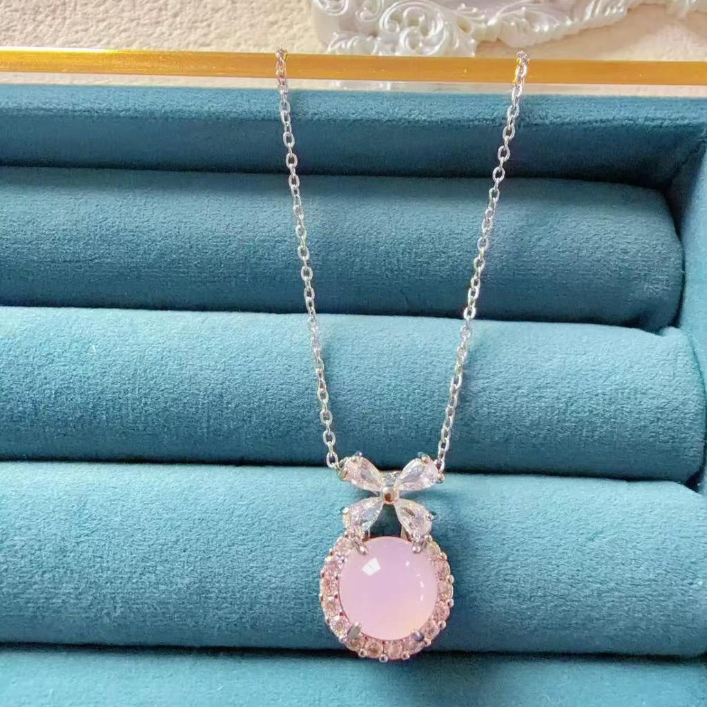 Princess On the Run: Titanium Steel Necklace with Natural White Chalcedony for Girls – Light Luxury Clavicle Chain