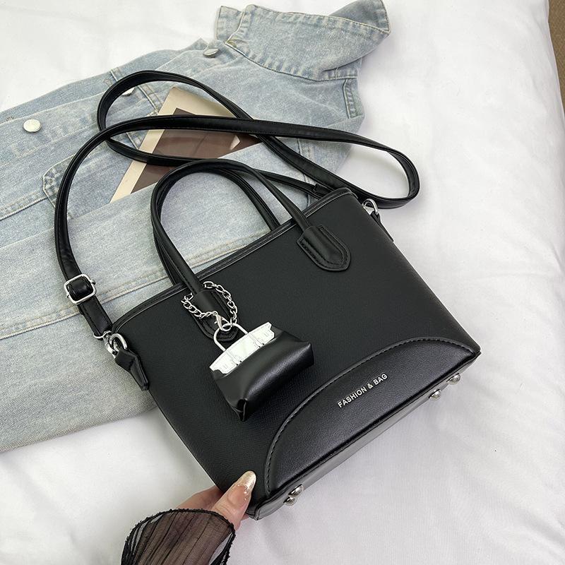 

Модная женская сумка высокого качества 2025 осень новая ретро простая сумка-ведро нишевая сумка-мессенджер на плечо чёрный