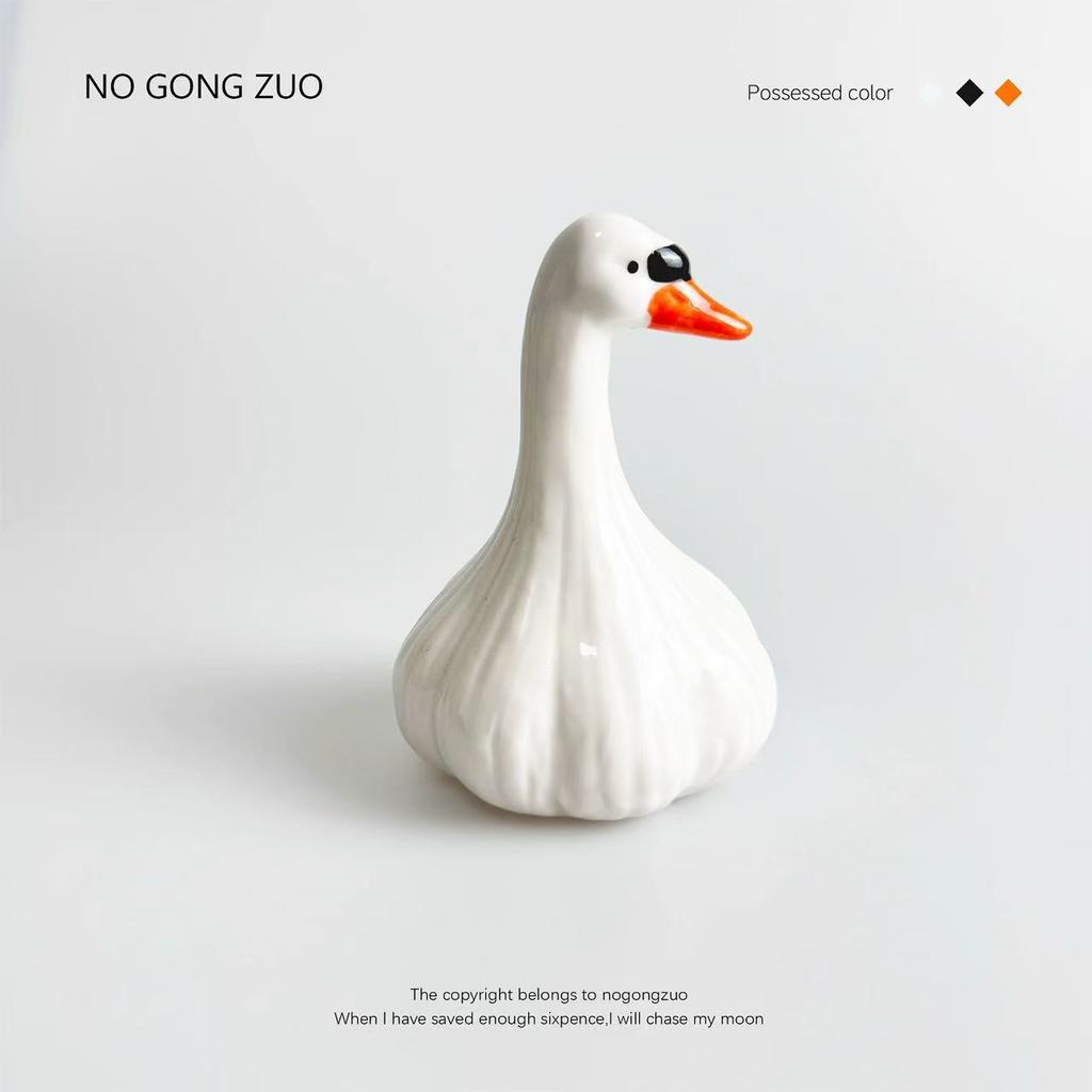 Cute Garlic Duck Ornament Home Office Desktop Stress Relief Garlic Styling Forget Duck Animal Accessories for Friend Gift