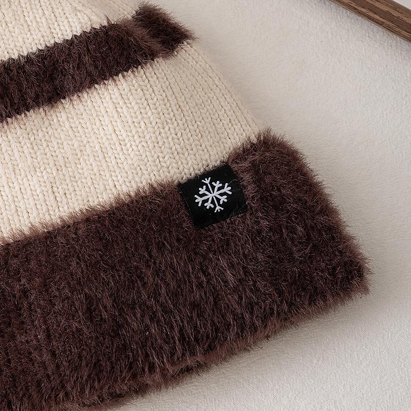 New Style Snow Label Beanie Hat Color Blocked Style Plush Fur Lined Pompoms Warm Winter Hat Fashion Y2k Beanie For Woman Girl