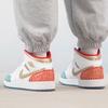 Jordan 1 Mid-Sneaker Schule NC nach Chicago GS FB2212-100