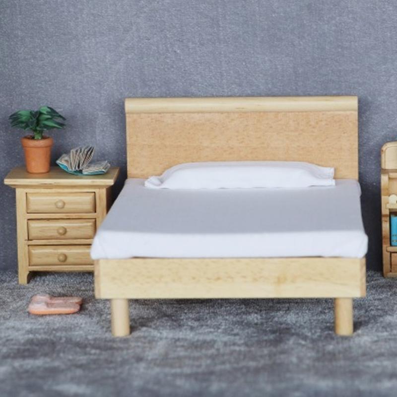 High Quality Wooden Bed Model House Double Bed 1:12 Scale Mini Bedroom Accessory